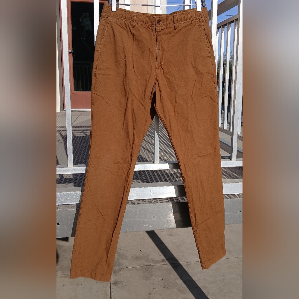 GAP Men's Relaxed Fit Khakis w/ Drawstring Waist in Brown Tan. Size M.